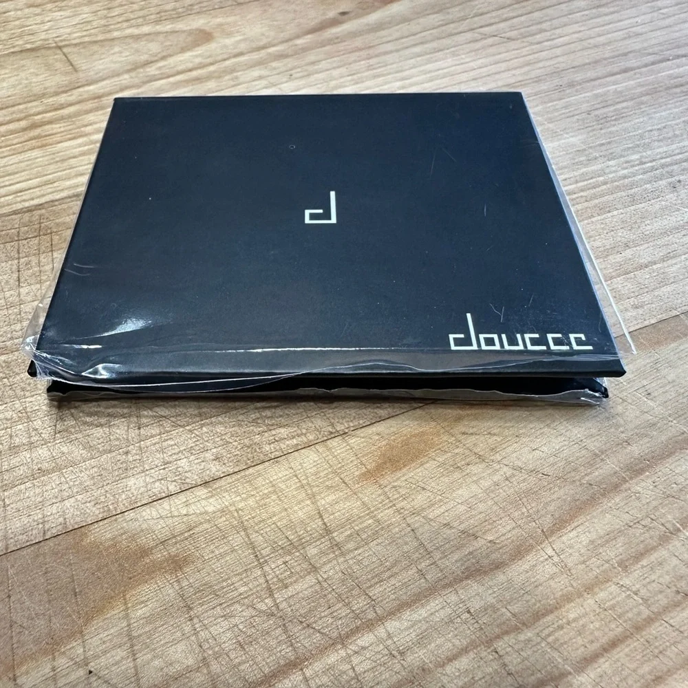 Doucce Eyeshadow Palette - Rich Hues Collection. On the go makeup palette